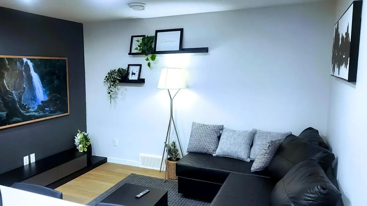 아파트 Cozy 2 Bedroom Suite Self Check In Free Park Pass YYC 캐나다