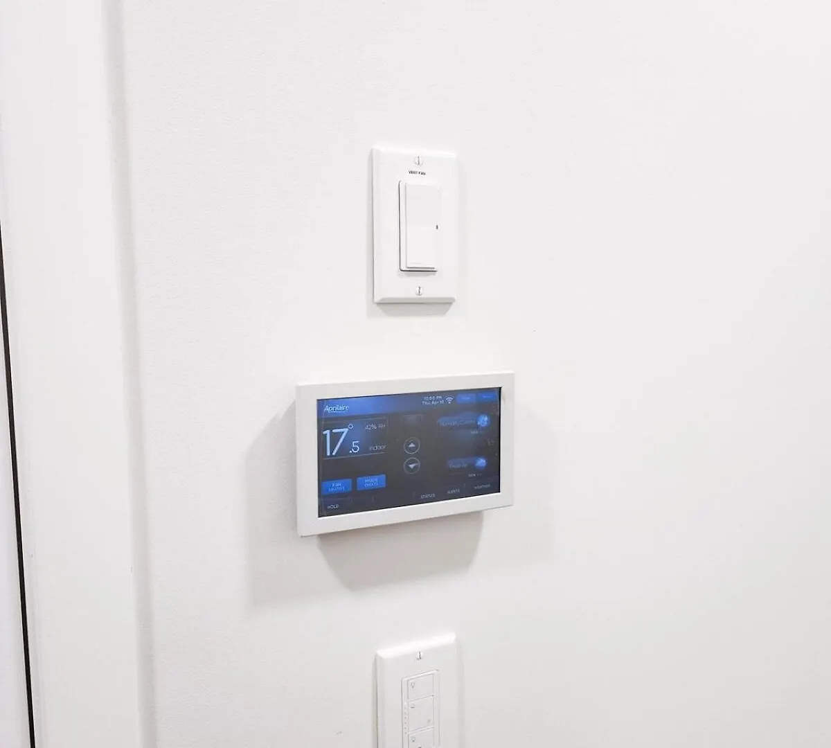 Cozy 2 Bedroom Suite Self Check In Free Park Pass YYC 0*,  캐나다