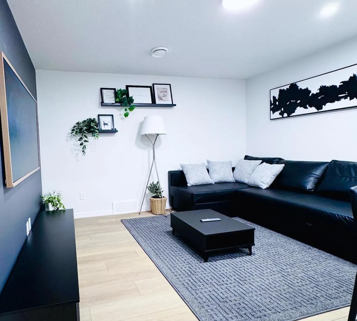아파트 Cozy 2 Bedroom Suite Self Check In Free Park Pass YYC